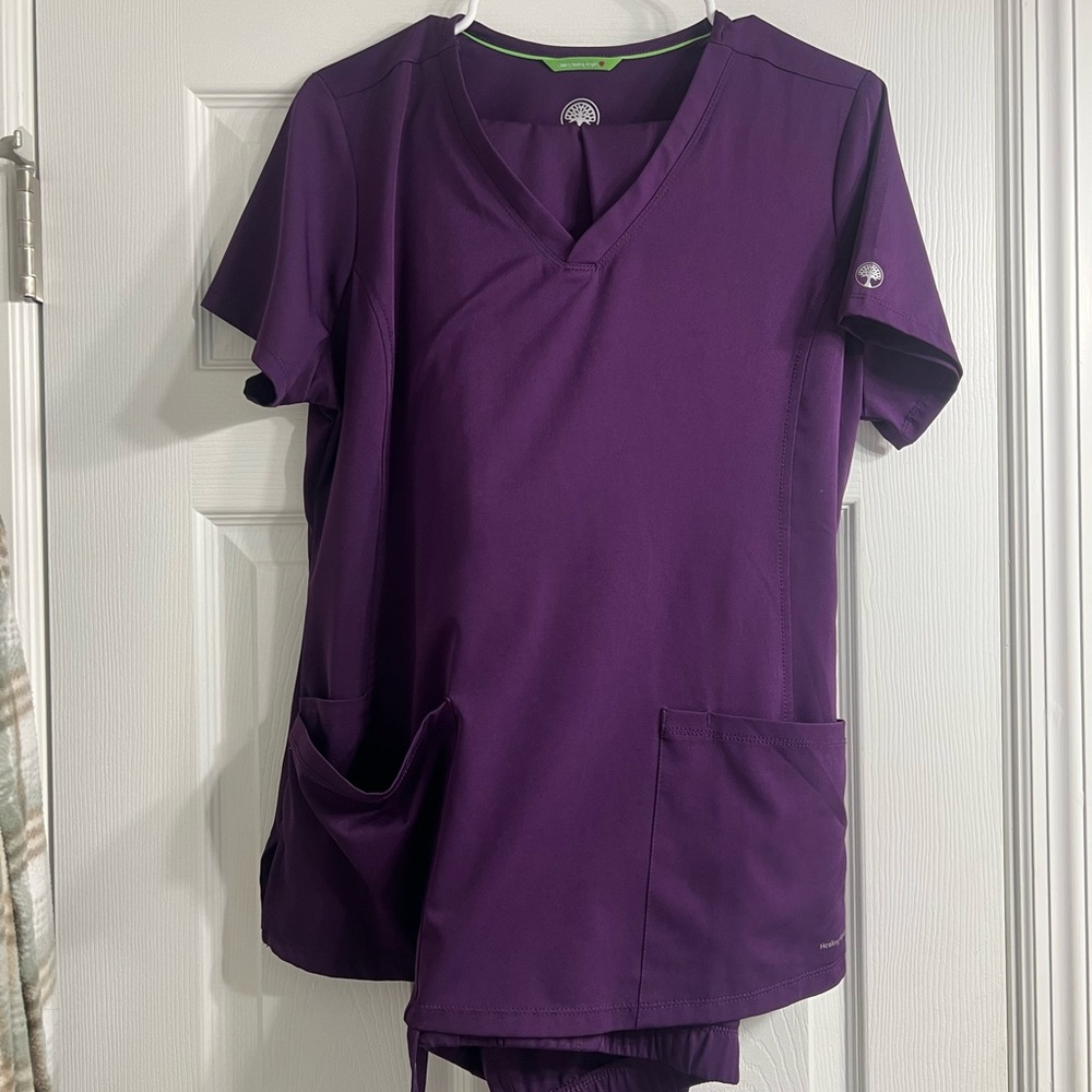 Healing Hands Scrub Set in Eggplant